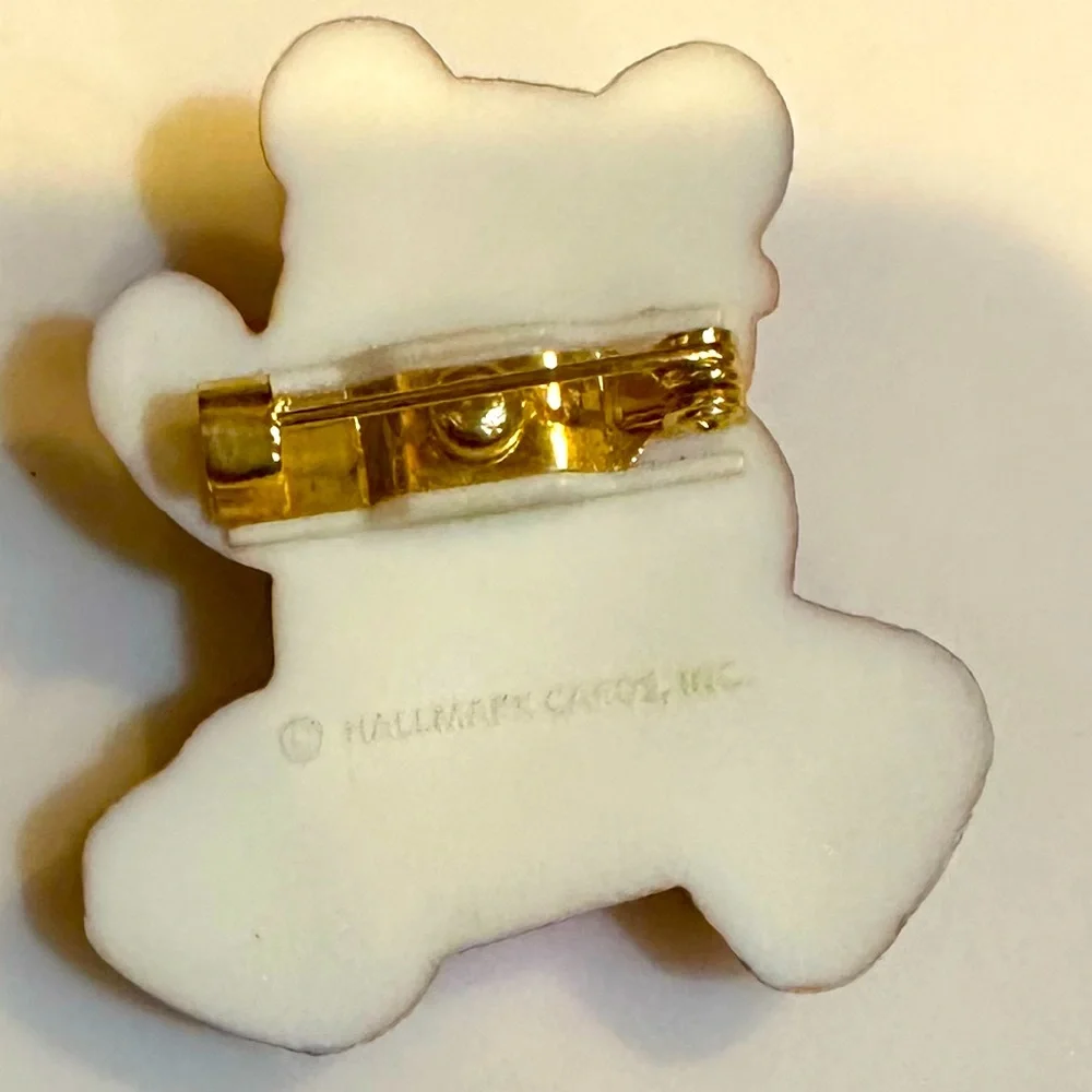 VTG 1990’s HALLMARK VALENTINE TEDDY BEAR MAILMAN BROOCH LOVE HEART JEWELRY 1.5”